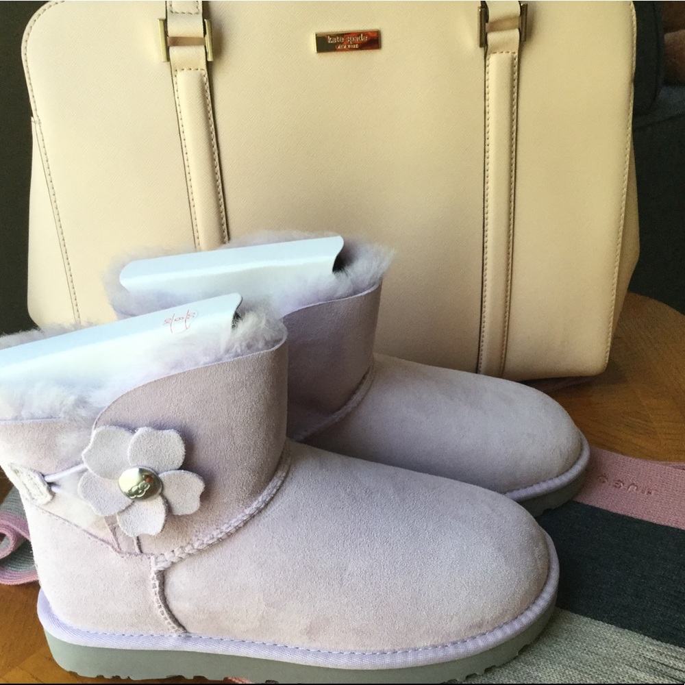 ‼️SOLD‼️ UGG W Mini Bailey Button Poppy